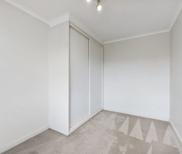 Charming Two-Bedroom Apartment in Prime Essendon Location - Photo 6