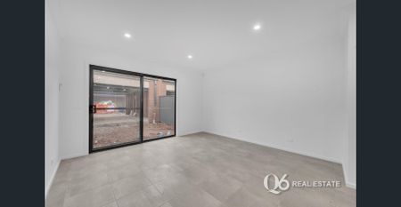 Brand New, Stylish Townhouse in Prime Westwood Estate Location! - Photo 3