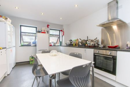 Bedsit, Vecqueray St, CV1 - Photo 3