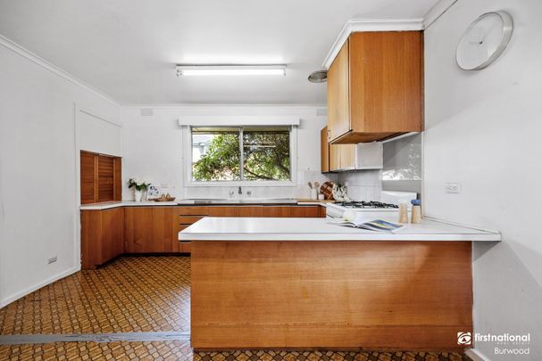 Spacious Three-Bedroom Home in Convenient Burwood East Location-6 Months Lease Only - Photo 1