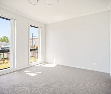 Stunning Brand New 4-Bedroom Home for Rent in Oran Park - Photo 4