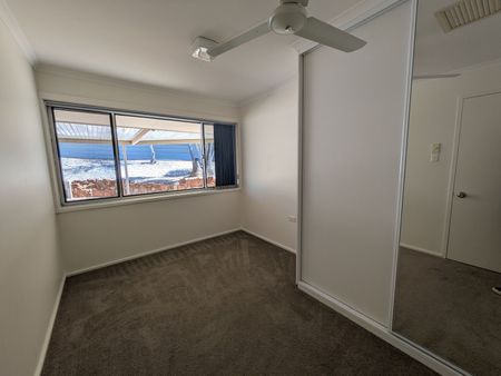 Fully Fenced Three Bedroom House - Photo 4