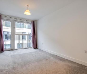 2 bedroom flat to rent - Photo 2