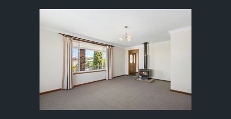 Large Family Home - Minutes to Lighthouse Beach - Photo 2