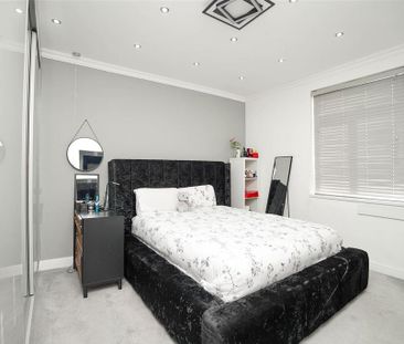 4 bedroom flat to rent - Photo 2
