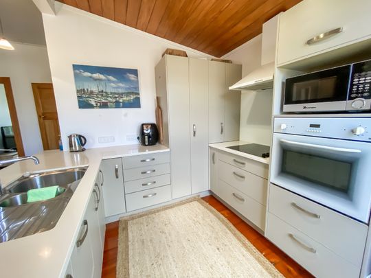 Cozy 3-Bedroom bungalow with Bonus Family Room - Photo 1