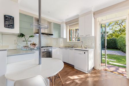 Family Haven with Pool Access & North Aspect - Walk to Everything Normanhurst! - Photo 5