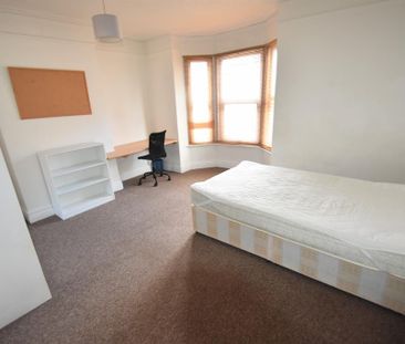 4 bedroom terraced house to rent - Photo 3