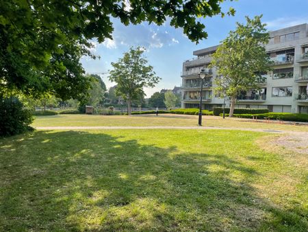 LUXE APPARTEMENT + zeer riant zongericht terras, dubbele garage & (wijn)kelder - Photo 2