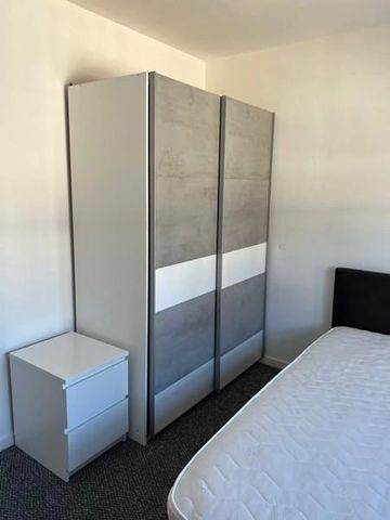 3 bedroom private hall to rent - Photo 3