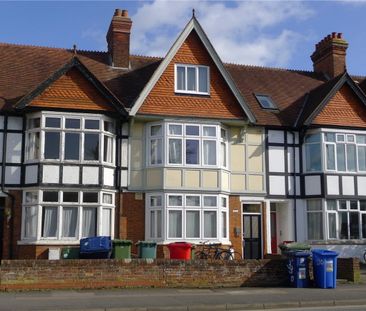 A studio flat in the heart of Summertown. The property is situated ... - Photo 1