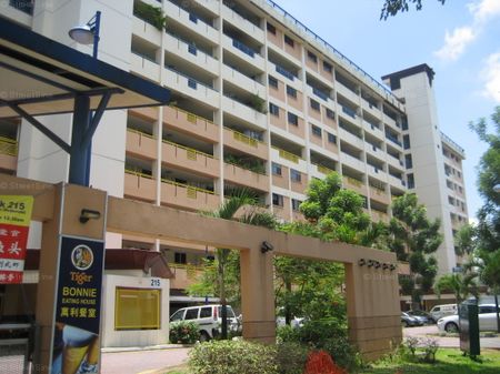 Blk 215 Ang Mo Kio Avenue 1 (Ang Mo Kio), HDB 4 Rooms - For Rent - Photo 2