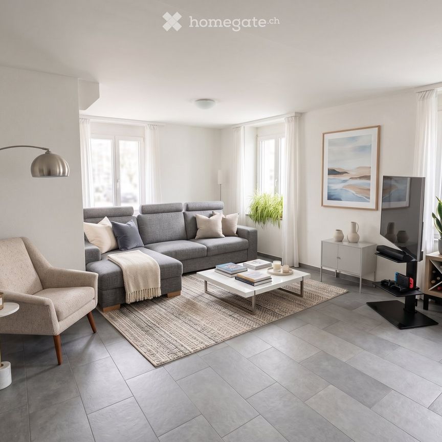 Charming 3.5-Room Apartment with 2 Balconies in Zürich's Vibrant District 4 - Photo 1