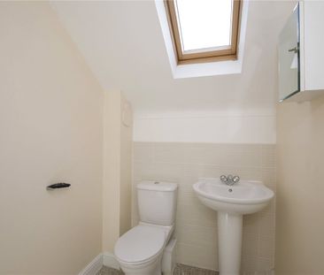 Well-presented and deceptively spacious three bedroom, three-storey... - Photo 5