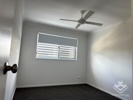VERY NEW ULTA MODERN LUXURY 3 BEDROOM TOWNHOUSE WITH DUCTED AIR-CON (Break-Lease) - Photo 3