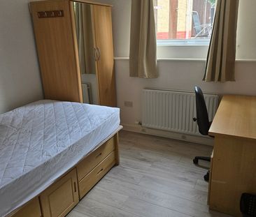 5 Bed Terraced House, Leeson Walk, B17 - Photo 1