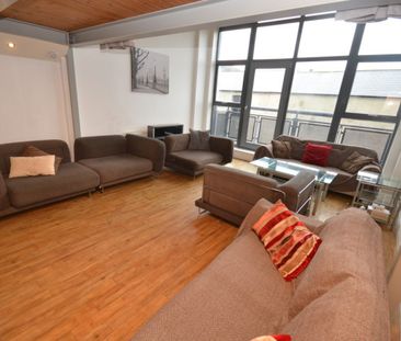 3 bed Apartment for Rent - Photo 4