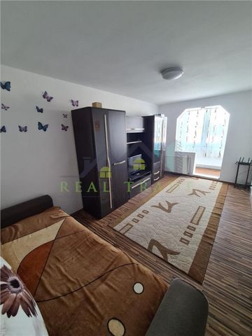 Garsoniera decomandata, renovata, mobilata etaj intermediar, - Fotografie 3