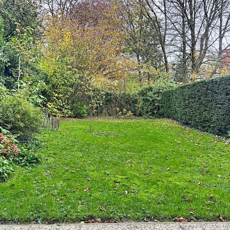 Spacieuse maison 2 façades (320m²) / Quartier résidentiel et calme. - Photo 1