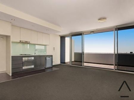 Large Two Bedroom Apartment with Amazing Views - Photo 3