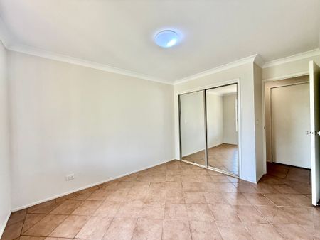 Neat and tidy 3 bedroom home with Split system air conditioning! - Photo 5