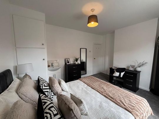 4 bedroom terraced house to rent - Photo 1