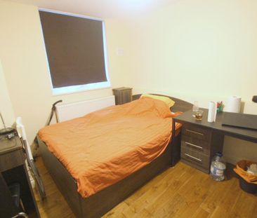 4 bedroom flat to rent - Photo 5