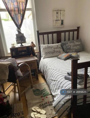 1 bedroom in a house share to rent - Photo 2