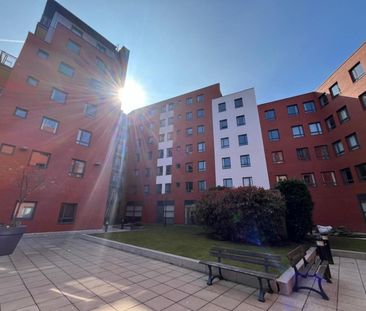 2 bedroom Flat To Let - Photo 2