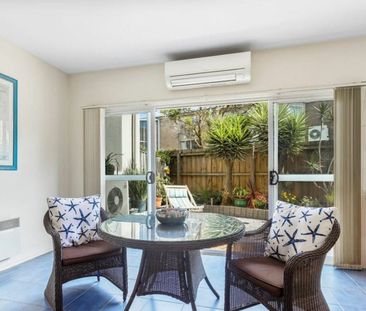 BEACH ON YOUR DOOR STEP! - Photo 2