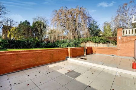 Impressive 3 bedroom, 3 bathroom apartment situated in a high end period development close to Hampstead village. - Photo 3