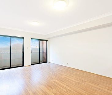 Modern & Convenient Two Bedroom, Two Bathroom Unit With Air Con, Balconies & Car Space - Photo 1