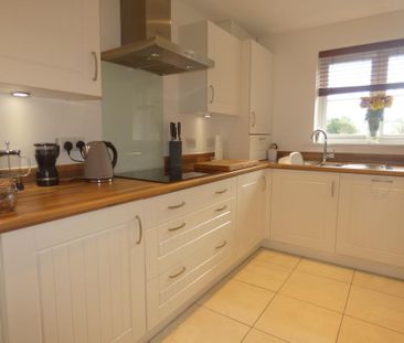 3 bedroom semi-detached house to rent - Photo 1