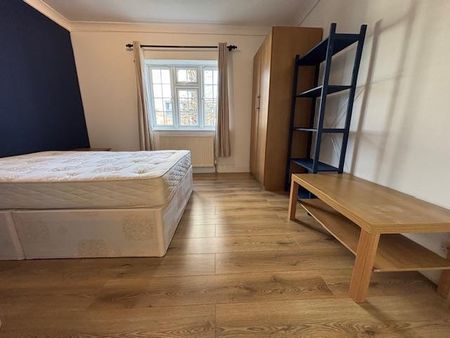 3 bedroom apartment to rent - Photo 2