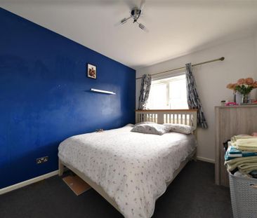 5 bedroom detached house to rent - Photo 4