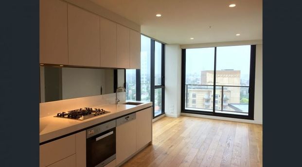 South Yarra Apartment | Panoramic Views & Luxury Living - Photo 1