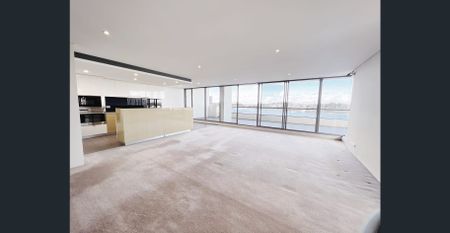 Penthouse with spectacular water views, freshly painted with new carpet... - Photo 2