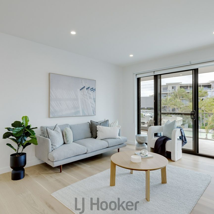 LUXURY LAKESIDE LIVING - Photo 1