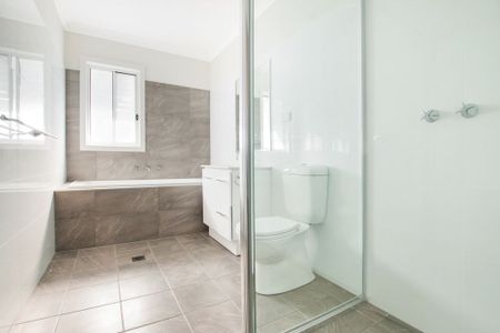 Your Perfect Retreat Awaits: Spacious House for Rent in Shell Cove! - Photo 5