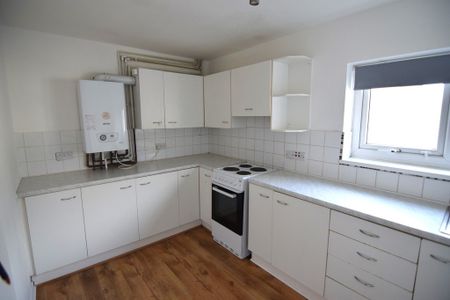 To Let 2 Bed Apartment - Photo 4