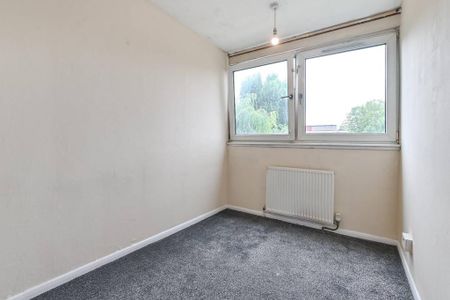 3 bedroom flat to rent - Photo 3