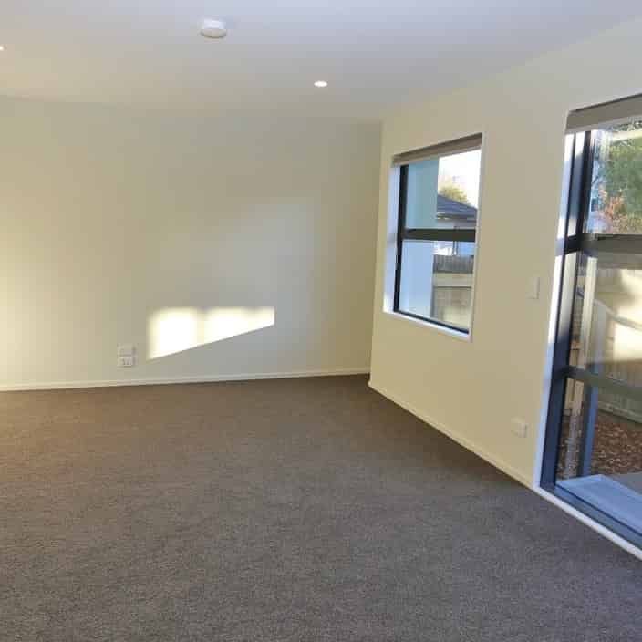 MODERN - CITY CENTRE - THREE BEDROOM TOWNHOUSE - Photo 1