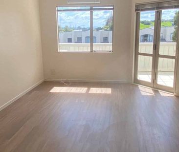 Family-Friendly Townhouse in a Quiet Cul-de-Sac - Photo 1