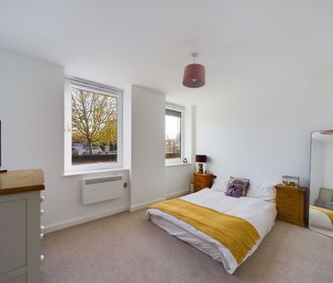 Eastern Avenue, Barnwood - Photo 2