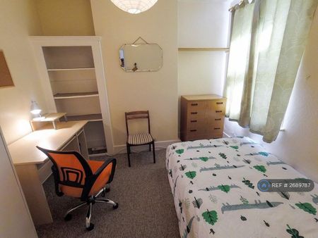 4 bedroom terraced house to rent - Photo 4