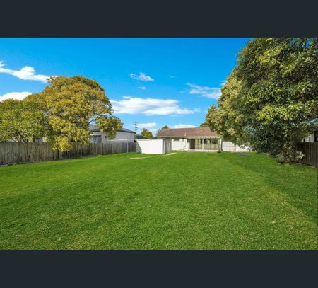 65 Wallace Street, Beaconsfield, Vic 3807 - Photo 3