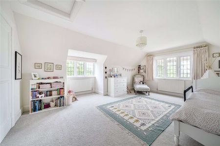 An exceptional home forming part of a magnificent grand country mansion. - Photo 5