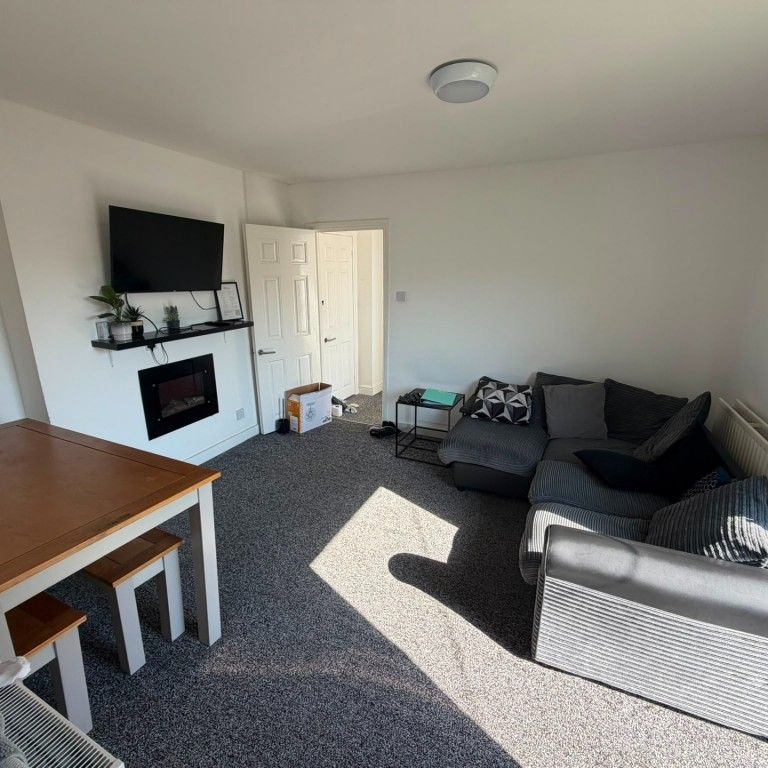 Villiers Road, Watford - Photo 1