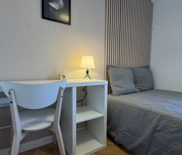 Room in a shared 4-bedroom apartment for rent in Canillas, bills included - Photo 1