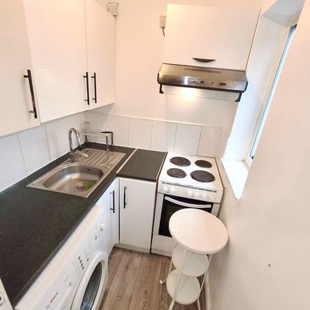 Studio Flat, Neasden Lane North, NW10 - Photo 3